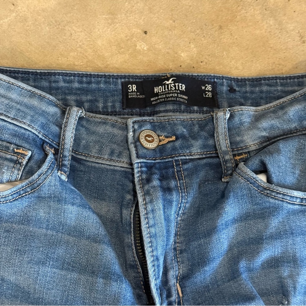 Hollister Blue Skinny Jeans with Distressed Detailing - Picture 3 of 7